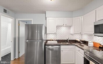 122 N Bedford St in Arlington, VA - Building Photo - Building Photo