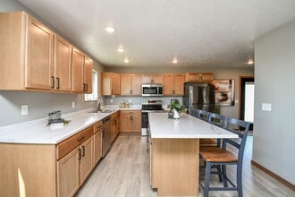 3900 S Caballo Ct in Sioux Falls, SD - Building Photo - Building Photo