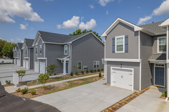 Churchland Commons at Town Pointe in Portsmouth, VA - Building Photo - Building Photo