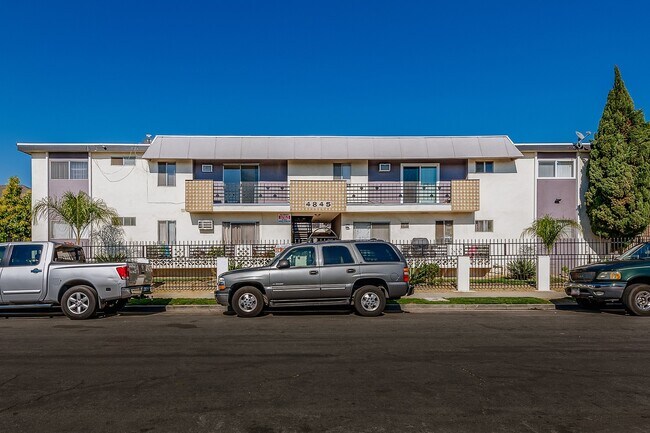 4845 Saturn Street in Los Angeles, CA - Foto de edificio - Building Photo