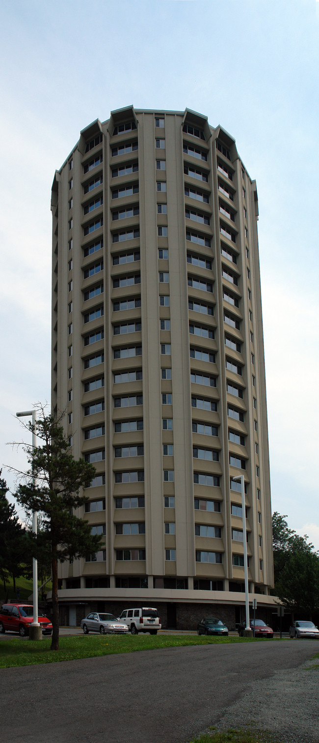 Kennedy Tower in Troy, NY - Foto de edificio - Building Photo