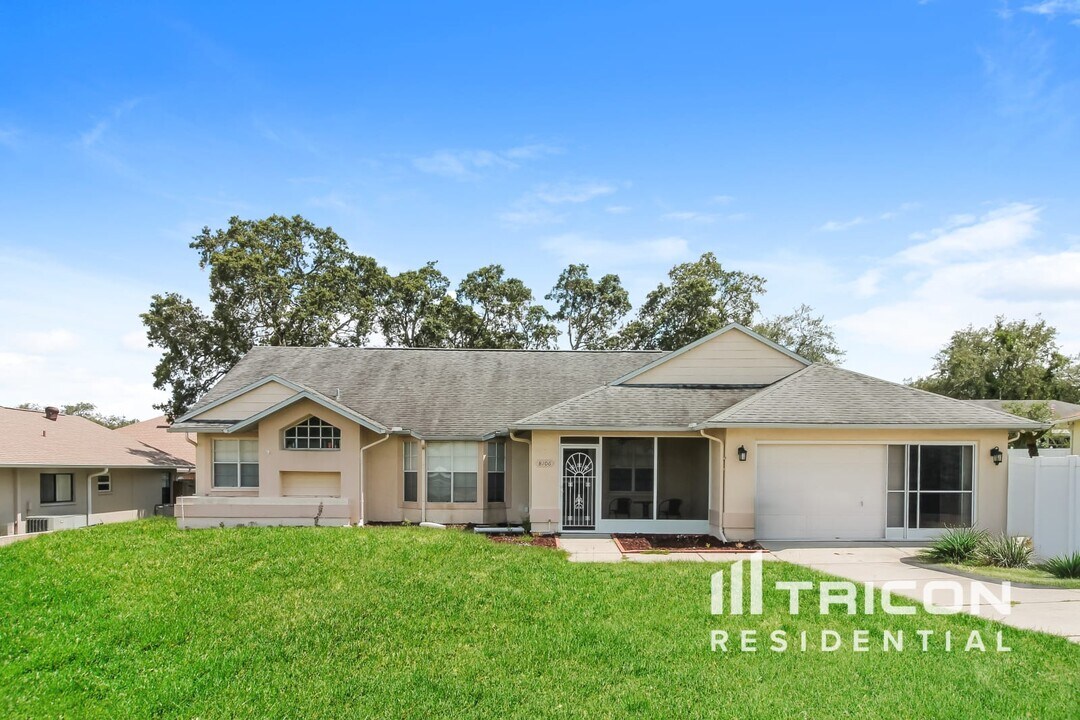 8106 Wysocki Ct in Spring Hill, FL - Building Photo