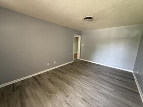 1204 S 7th St in Copperas Cove, TX - Foto de edificio - Building Photo