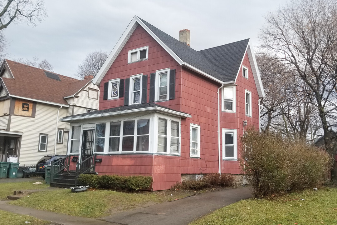 12 Beechwood St in Rochester, NY - Building Photo