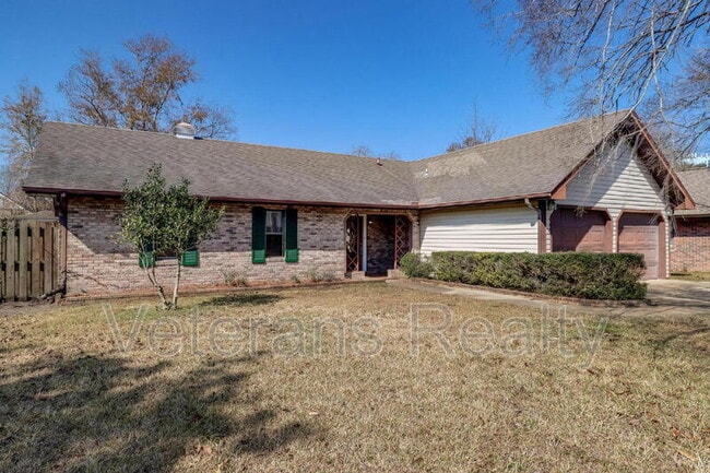 2135 Baywood Dr in Biloxi, MS - Building Photo - Building Photo