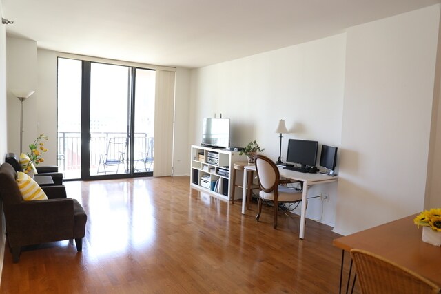 330 N Jefferson St, Unit 602 in Chicago, IL - Foto de edificio - Building Photo