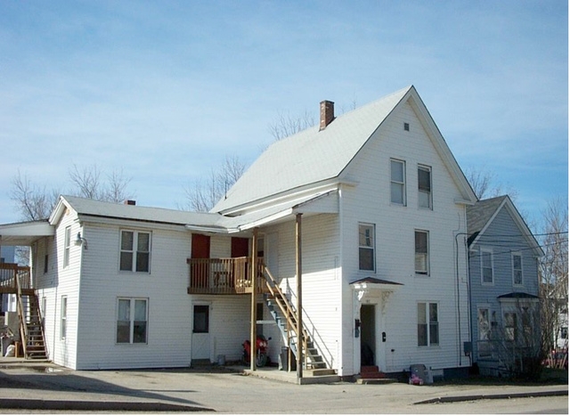 107 Broad St in Auburn, ME - Building Photo