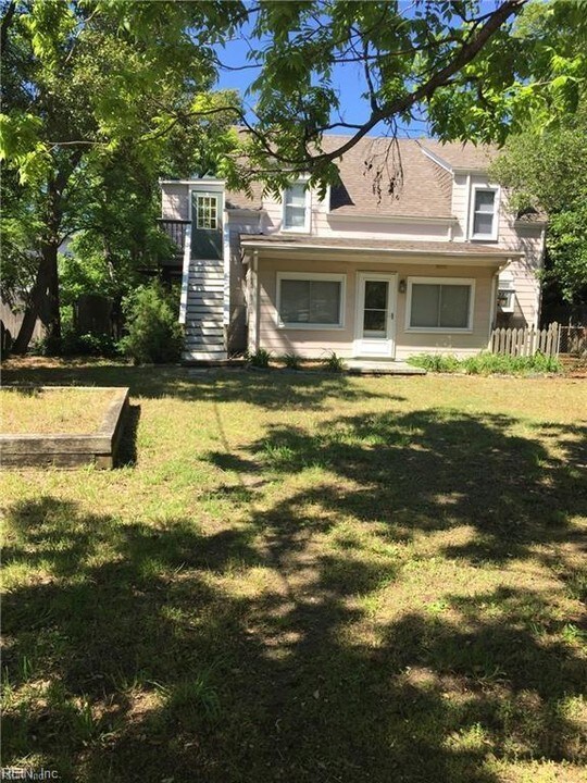 1056 Little Bay Ave in Norfolk, VA - Building Photo