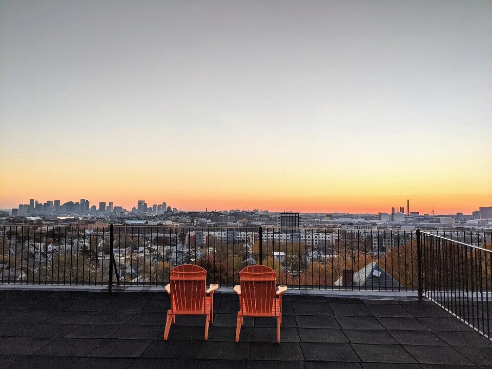44 Lafayette Ave, Unit 104 in Chelsea, MA - Foto de edificio