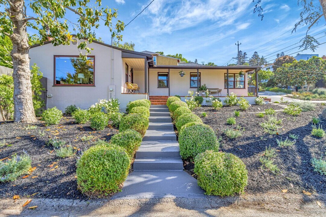 4053 Huntington in Oakland, CA - Building Photo