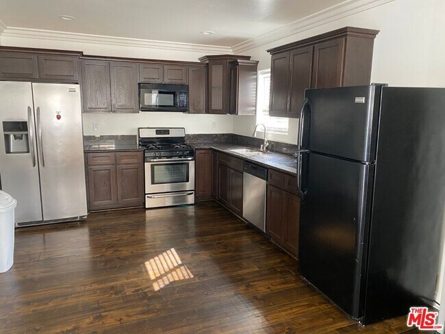 1253 W 35th St in Los Angeles, CA - Building Photo - Building Photo