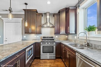 927 W Agatite Ave in Chicago, IL - Building Photo - Building Photo