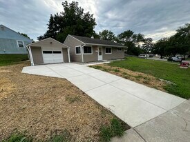 1309 Hedgewood Dr in Lafayette, IN - Building Photo