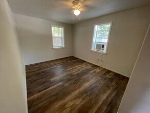 201 S Rhomberg St in Burnet, TX - Building Photo - Building Photo