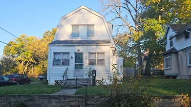 963 Perry St in Flint, MI - Building Photo - Building Photo