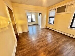 213 Gates Ave in Jersey City, NJ - Building Photo - Building Photo