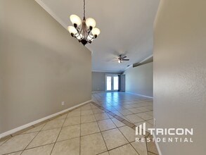 4710 S Dawnmeadow Ct in Plant City, FL - Foto de edificio - Building Photo