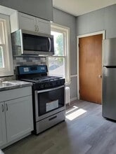 118 Wentworth Ave in Cranston, RI - Building Photo - Building Photo