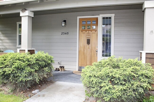 2345 NW Quinn Creek Loop in Bend, OR - Foto de edificio - Building Photo