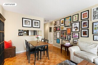 295 Greenwich St in New York, NY - Building Photo - Building Photo