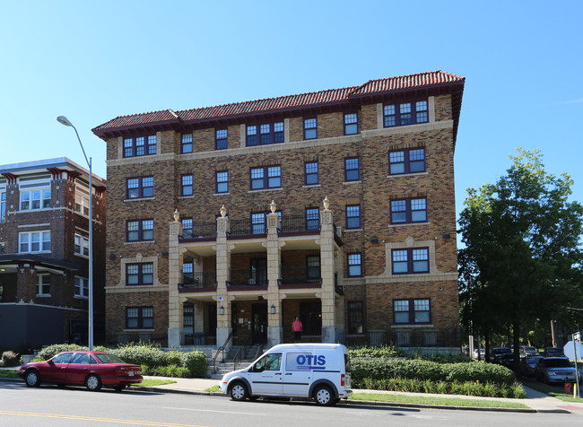 Linda Vista Apartments in Kansas City, MO - Foto de edificio - Building Photo