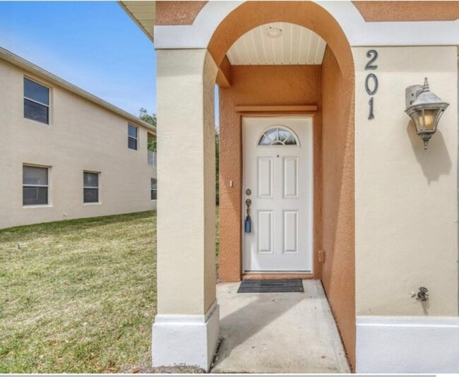 1030 Venetian Dr, Unit 201 in Melbourne, FL - Building Photo - Building Photo