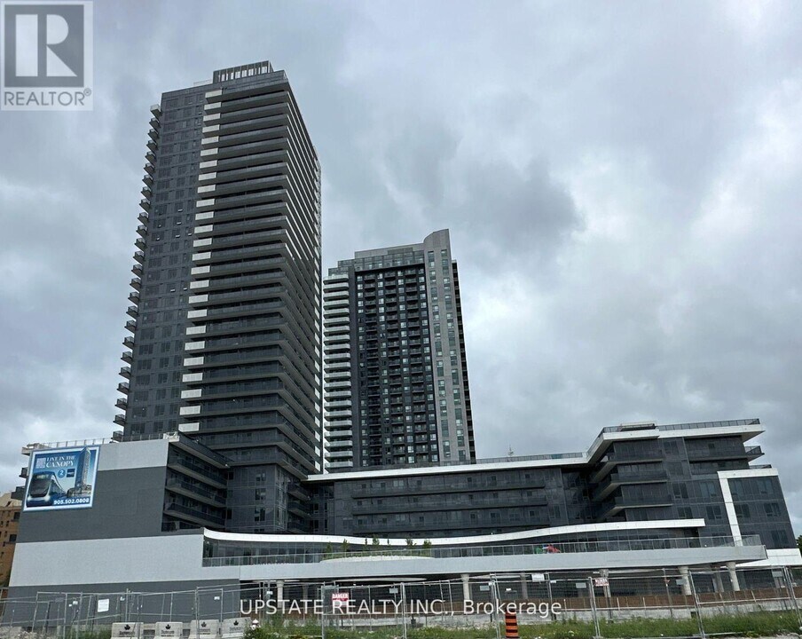 5105 Hurontario St in Mississauga, ON - Building Photo