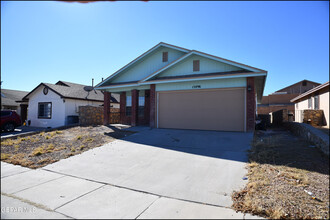 12496 Sombra Fuerte Dr in El Paso, TX - Foto de edificio - Building Photo