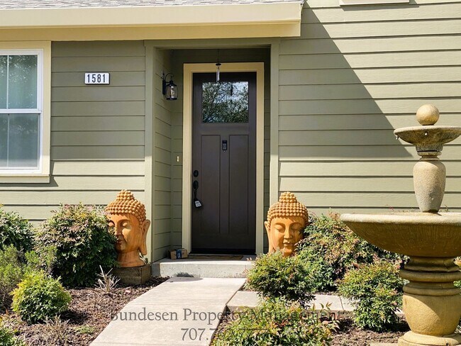 1581 Cali Ln in Healdsburg, CA - Building Photo - Building Photo