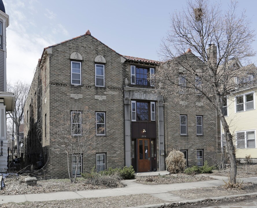 2014 2nd Ave S in Minneapolis, MN - Foto de edificio