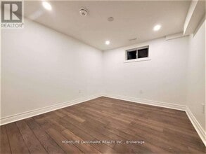 22 Knowles Crescent in Aurora, ON - Building Photo - Building Photo