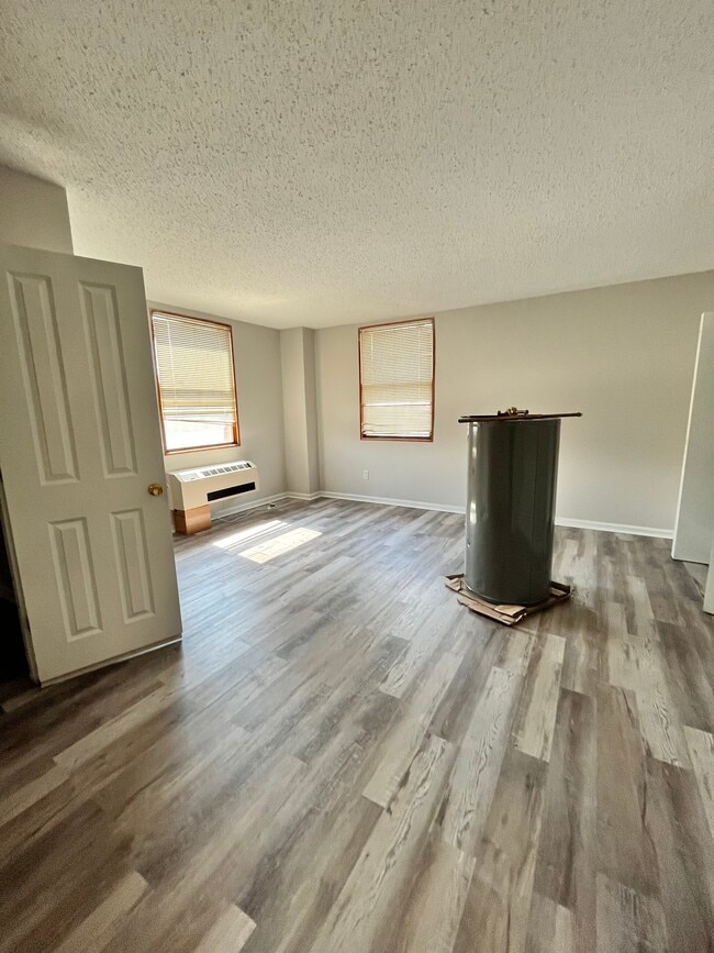 15 W 25th St in Bayonne, NJ - Building Photo - Building Photo