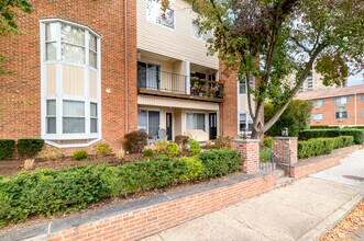 170 Forest St in Stamford, CT - Building Photo - Building Photo