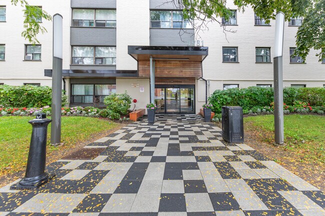 4981 Bathurst Apartments in Toronto, ON - Building Photo - Building Photo