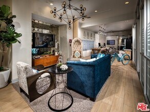1317 7th St-Unit -B407 in Santa Monica, CA - Foto de edificio - Building Photo