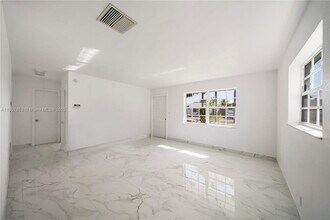 2709 NW 54th St in Fort Lauderdale, FL - Building Photo - Building Photo