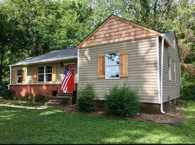 4035 E Whitehaven Park Cir in Memphis, TN - Building Photo