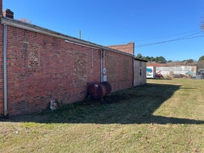 100 W Green St in Macclesfield, NC - Foto de edificio - Building Photo