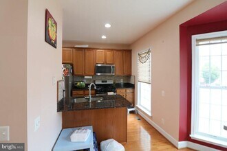 2415 Terra Cotta Cir in Herndon, VA - Building Photo - Building Photo