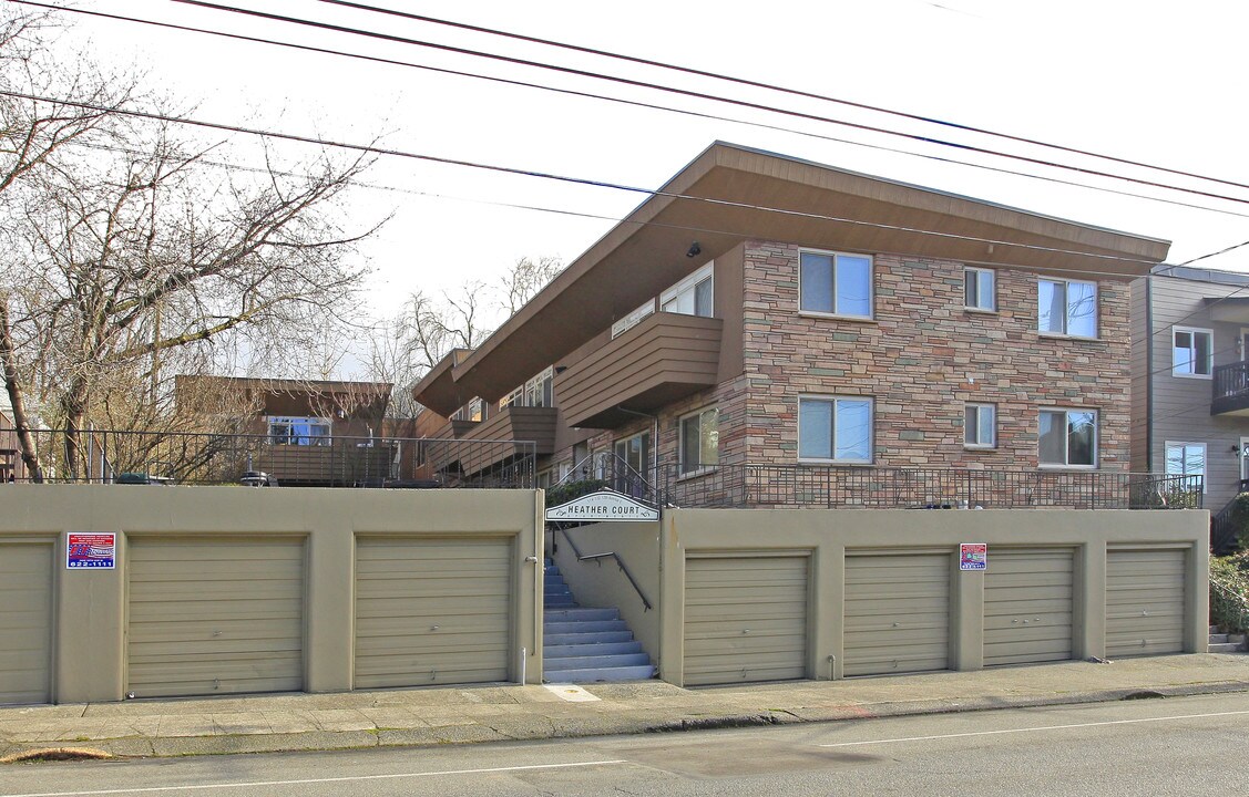 Heather Court in Seattle, WA - Foto de edificio