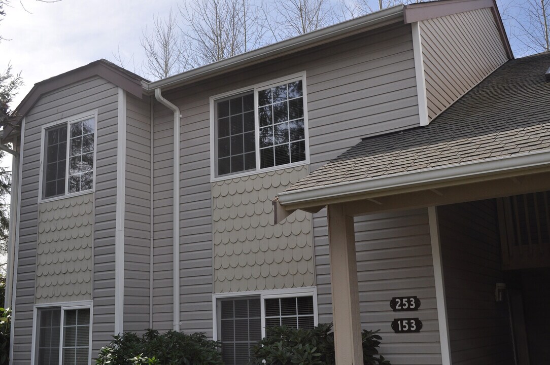 4225 Wintergreen Cir in Bellingham, WA - Building Photo