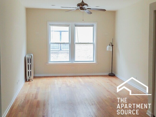 3924 N Pine Grove Ave in Chicago, IL - Building Photo - Building Photo