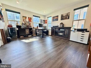 8627 Satinwood Dr in Frederick, MD - Building Photo - Building Photo