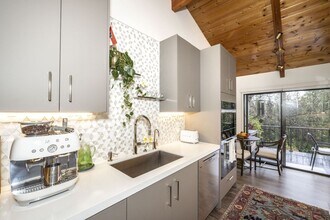 176 Sand Hill Cir in Menlo Park, CA - Building Photo - Building Photo