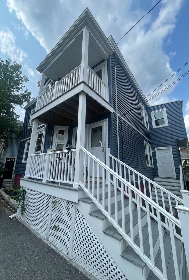 9 Lowell Terrace in Somerville, MA - Foto de edificio - Building Photo