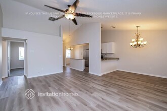 1329 Mohrlake Dr in Brandon, FL - Building Photo - Building Photo