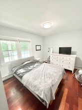 1375 Louisquissett Pike in North Providence, RI - Foto de edificio - Building Photo