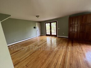 121 Bay Rd in Hadley, MA - Building Photo - Building Photo