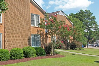 Oak Grove Apartments in Fuquay Varina, NC - Building Photo - Building Photo