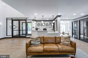 701 N Henry St in Alexandria, VA - Building Photo